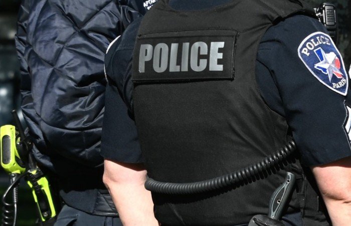 stories/paris-police-back.jpg