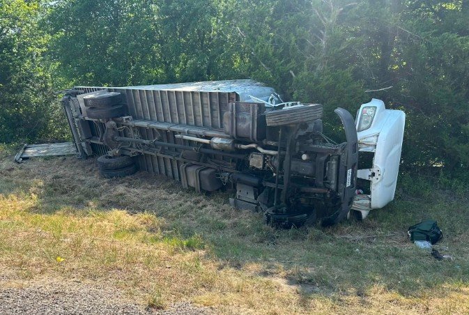 stories/rolled-over-box-truck.jpg